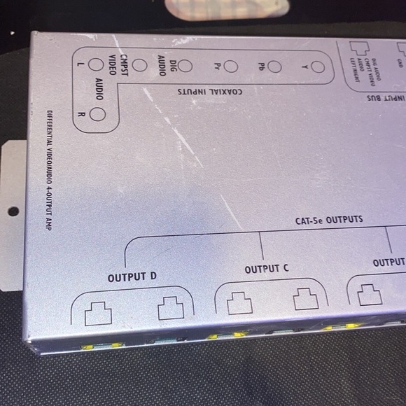 MTI Universal Video/Audio 1-4 Distribution Amplifer​ - Picture 2 of 5